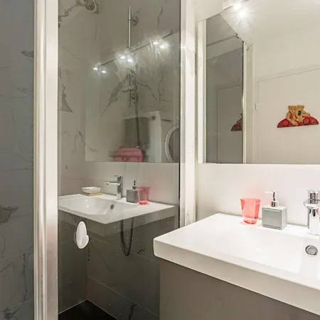 Moderne En Centre-ville Avec Balcon Et Parking A 400m De La - Fr-1-4-693 Saint-Jean-de-Luz