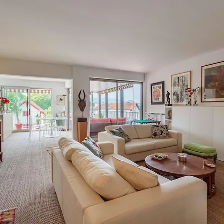 Moderne En Centre-ville Avec Balcon Et Parking A 400m De La - Fr-1-4-693 Apartment Saint-Jean-de-Luz