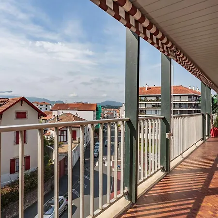 Moderne En Centre-ville Avec Balcon Et Parking A 400m De La - Fr-1-4-693 Apartment