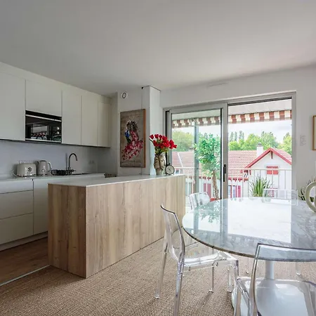 Moderne En Centre-ville Avec Balcon Et Parking A 400m De La - Fr-1-4-693 Apartment *