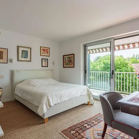 Apartment Moderne En Centre-ville Avec Balcon Et Parking A 400m De La - Fr-1-4-693 Saint-Jean-de-Luz