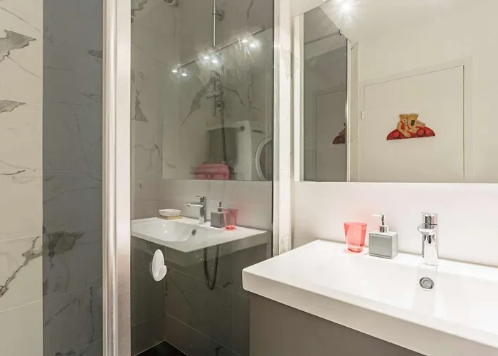 Moderne En Centre-ville Avec Balcon Et Parking A 400m De La - Fr-1-4-693 サン＝ジャン＝ド＝リュズ