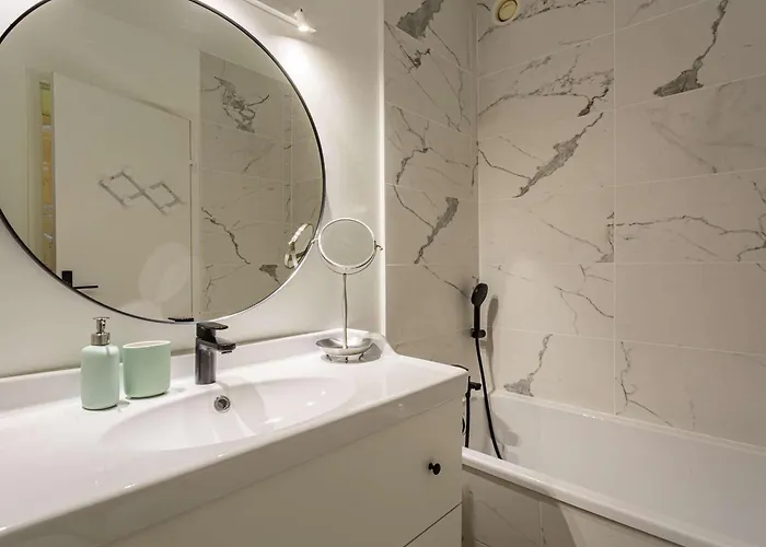 Moderne En Centre-ville Avec Balcon Et Parking A 400m De La - Fr-1-4-693 アパート