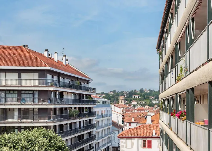 Moderne En Centre-ville Avec Balcon Et Parking A 400m De La - Fr-1-4-693