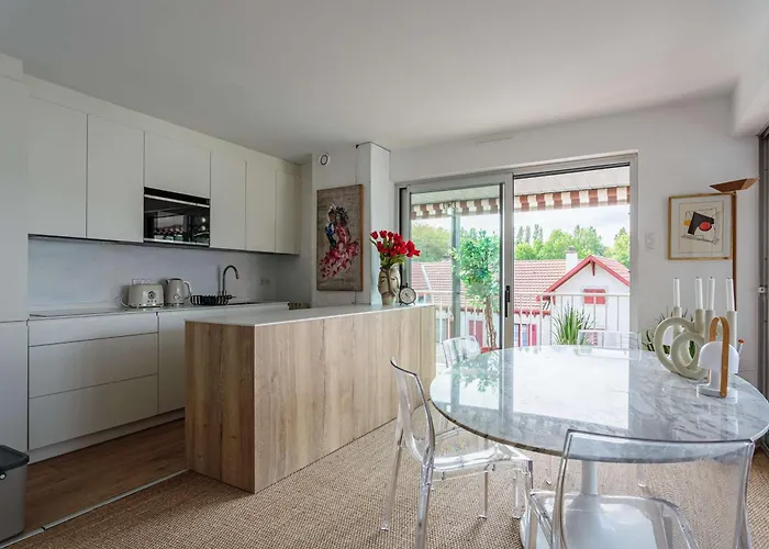 Moderne En Centre-ville Avec Balcon Et Parking A 400m De La - Fr-1-4-693 アパート *